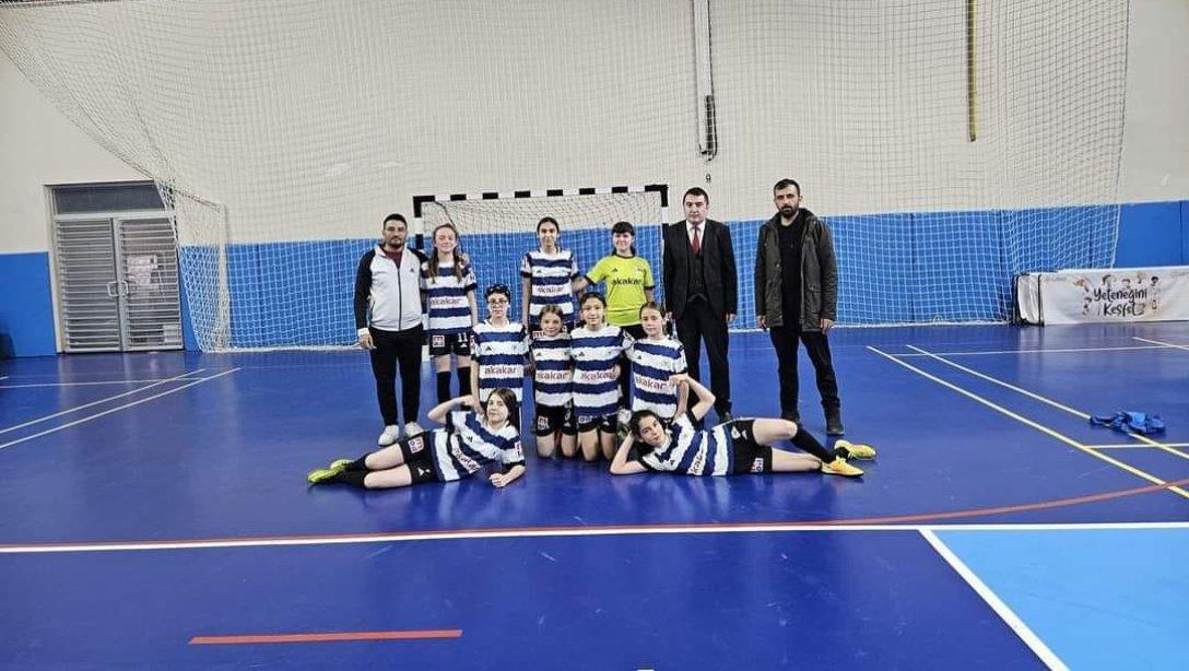 İlçemiz Gün Sazak Yatılı Bölge Ortaokulu Kız Futsal Takımı İl Birincisi Oldu