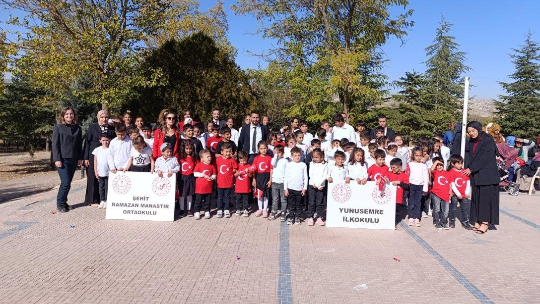 Yunusemre Mahallesi'nde Cumhuriyet Yürüyüşü